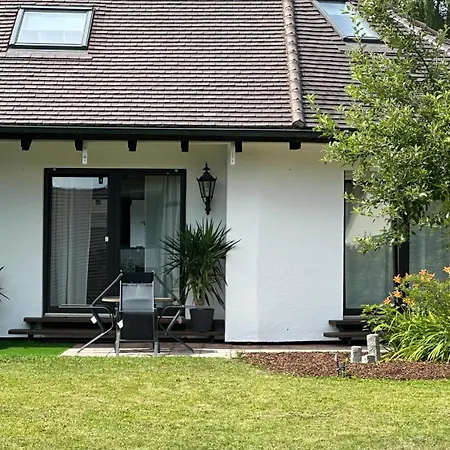 Neue Sonnige Ferienwohnung, Eigener Whirlpool, Nur 10 Min Zu Fuss Von Legoland Entfernt,80 M2 Stillvolle Nr 7 , Wunderschoener Garten Mit Terrasse, Fuer Den Ersten Fruehstueck Gefuellter Kuehlschrank,my Luxury *