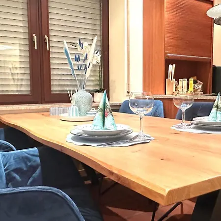 Neue Sonnige Ferienwohnung, Eigener Whirlpool, Nur 10 Min Zu Fuss Von Legoland Entfernt,80 M2 Stillvolle Nr 7 , Wunderschoener Garten Mit Terrasse, Fuer Den Ersten Fruehstueck Gefuellter Kuehlschrank,my Luxury
