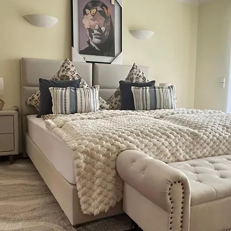 Neue Sonnige Ferienwohnung, Eigener Whirlpool, Nur 10 Min Zu Fuss Von Legoland Entfernt,80 M2 Stillvolle Nr 7 , Wunderschoener Garten Mit Terrasse, Fuer Den Ersten Fruehstueck Gefuellter Kuehlschrank,my Luxury Клайнкёц
