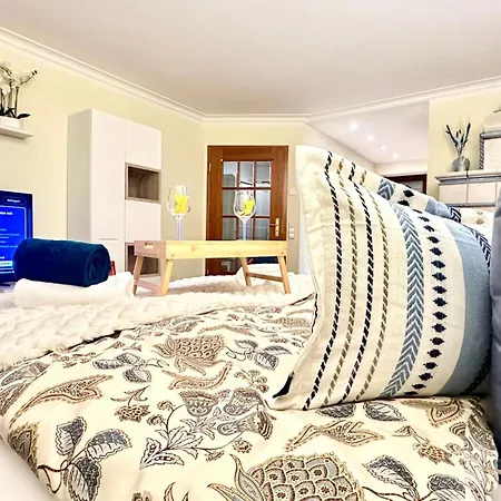 Апартаменты Neue Sonnige Ferienwohnung, Eigener Whirlpool, Nur 10 Min Zu Fuss Von Legoland Entfernt,80 M2 Stillvolle Nr 7 , Wunderschoener Garten Mit Terrasse, Fuer Den Ersten Fruehstueck Gefuellter Kuehlschrank,my Luxury