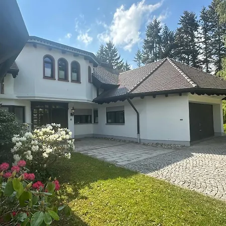 Neue Sonnige Ferienwohnung, Eigener Whirlpool, Nur 10 Min Zu Fuss Von Legoland Entfernt,80 M2 Stillvolle Nr 7 , Wunderschoener Garten Mit Terrasse, Fuer Den Ersten Fruehstueck Gefuellter Kuehlschrank,my Luxury Kleinkötz