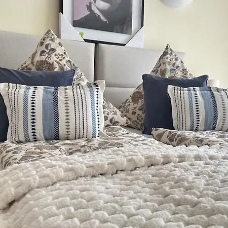 Апартаменты Neue Sonnige Ferienwohnung, Eigener Whirlpool, Nur 10 Min Zu Fuss Von Legoland Entfernt,80 M2 Stillvolle Nr 7 , Wunderschoener Garten Mit Terrasse, Fuer Den Ersten Fruehstueck Gefuellter Kuehlschrank,my Luxury *