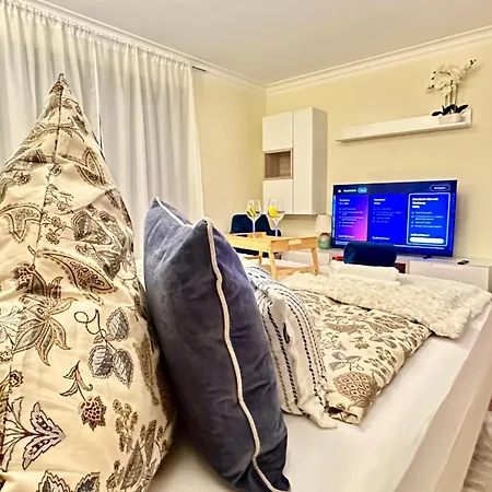 Neue Sonnige Ferienwohnung, Eigener Whirlpool, Nur 10 Min Zu Fuss Von Legoland Entfernt,80 M2 Stillvolle Nr 7 , Wunderschoener Garten Mit Terrasse, Fuer Den Ersten Fruehstueck Gefuellter Kuehlschrank,my Luxury *