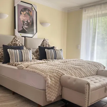 Neue Sonnige Ferienwohnung, Eigener Whirlpool, Nur 10 Min Zu Fuss Von Legoland Entfernt,80 M2 Stillvolle Nr 7 , Wunderschoener Garten Mit Terrasse, Fuer Den Ersten Fruehstueck Gefuellter Kuehlschrank,my Luxury Apartman *