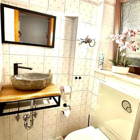 Апартаменты Neue Sonnige Ferienwohnung, Eigener Whirlpool, Nur 10 Min Zu Fuss Von Legoland Entfernt,80 M2 Stillvolle Nr 7 , Wunderschoener Garten Mit Terrasse, Fuer Den Ersten Fruehstueck Gefuellter Kuehlschrank,my Luxury