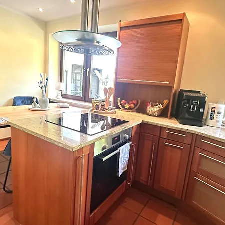 Neue Sonnige Ferienwohnung, Eigener Whirlpool, Nur 10 Min Zu Fuss Von Legoland Entfernt,80 M2 Stillvolle Nr 7 , Wunderschoener Garten Mit Terrasse, Fuer Den Ersten Fruehstueck Gefuellter Kuehlschrank,my Luxury
