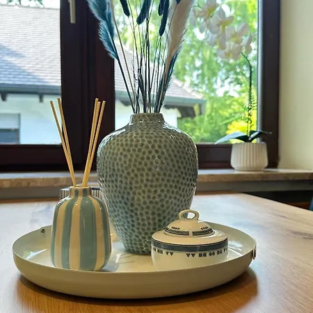 Neue Sonnige Ferienwohnung, Eigener Whirlpool, Nur 10 Min Zu Fuss Von Legoland Entfernt,80 M2 Stillvolle Nr 7 , Wunderschoener Garten Mit Terrasse, Fuer Den Ersten Fruehstueck Gefuellter Kuehlschrank,my Luxury Apartman Kleinkötz
