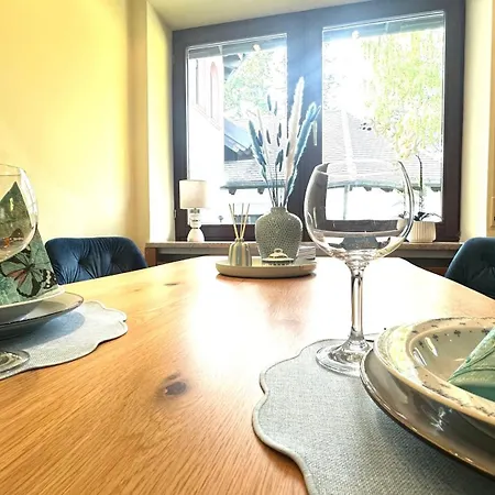 Neue Sonnige Ferienwohnung, Eigener Whirlpool, Nur 10 Min Zu Fuss Von Legoland Entfernt,80 M2 Stillvolle Nr 7 , Wunderschoener Garten Mit Terrasse, Fuer Den Ersten Fruehstueck Gefuellter Kuehlschrank,my Luxury * Kleinkötz