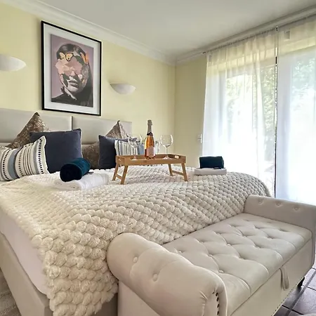 Neue Sonnige Ferienwohnung, Eigener Whirlpool, Nur 10 Min Zu Fuss Von Legoland Entfernt,80 M2 Stillvolle Nr 7 , Wunderschoener Garten Mit Terrasse, Fuer Den Ersten Fruehstueck Gefuellter Kuehlschrank,my Luxury Appartement