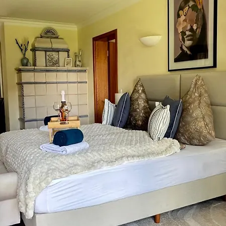 Neue Sonnige Ferienwohnung, Eigener Whirlpool, Nur 10 Min Zu Fuss Von Legoland Entfernt,80 M2 Stillvolle Nr 7 , Wunderschoener Garten Mit Terrasse, Fuer Den Ersten Fruehstueck Gefuellter Kuehlschrank,my Luxury Appartement Kleinkötz