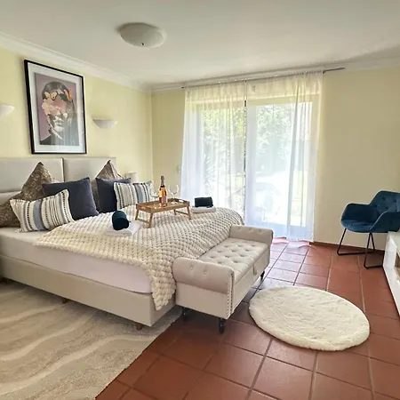 Neue Sonnige Ferienwohnung, Eigener Whirlpool, Nur 10 Min Zu Fuss Von Legoland Entfernt,80 M2 Stillvolle Nr 7 , Wunderschoener Garten Mit Terrasse, Fuer Den Ersten Fruehstueck Gefuellter Kuehlschrank,my Luxury *