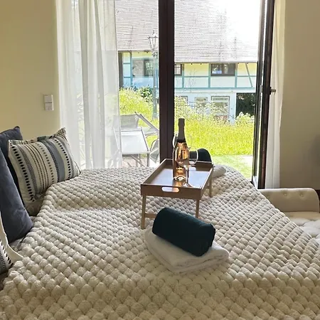 Neue Sonnige Ferienwohnung, Eigener Whirlpool, Nur 10 Min Zu Fuss Von Legoland Entfernt,80 M2 Stillvolle Nr 7 , Wunderschoener Garten Mit Terrasse, Fuer Den Ersten Fruehstueck Gefuellter Kuehlschrank,my Luxury Kleinkötz