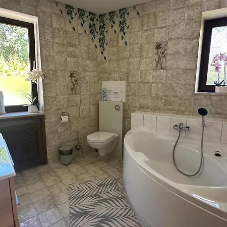 Апартаменты Neue Sonnige Ferienwohnung, Eigener Whirlpool, Nur 10 Min Zu Fuss Von Legoland Entfernt,80 M2 Stillvolle Nr 7 , Wunderschoener Garten Mit Terrasse, Fuer Den Ersten Fruehstueck Gefuellter Kuehlschrank,my Luxury *