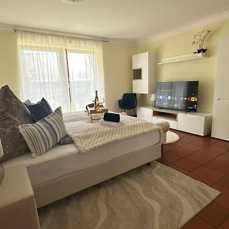 Appartement Neue Sonnige Ferienwohnung, Eigener Whirlpool, Nur 10 Min Zu Fuss Von Legoland Entfernt,80 M2 Stillvolle Nr 7 , Wunderschoener Garten Mit Terrasse, Fuer Den Ersten Fruehstueck Gefuellter Kuehlschrank,my Luxury