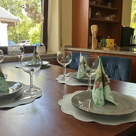 Neue Sonnige Ferienwohnung, Eigener Whirlpool, Nur 10 Min Zu Fuss Von Legoland Entfernt,80 M2 Stillvolle Nr 7 , Wunderschoener Garten Mit Terrasse, Fuer Den Ersten Fruehstueck Gefuellter Kuehlschrank,my Luxury Kleinkötz