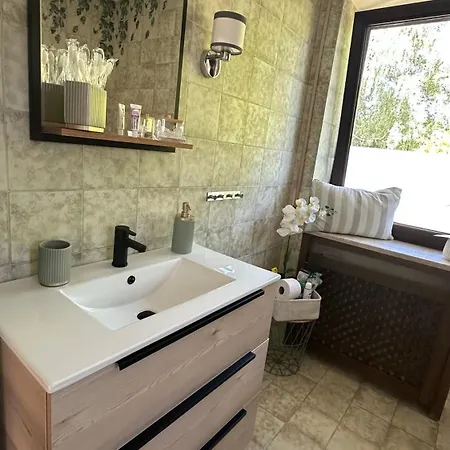 Neue Sonnige Ferienwohnung, Eigener Whirlpool, Nur 10 Min Zu Fuss Von Legoland Entfernt,80 M2 Stillvolle Nr 7 , Wunderschoener Garten Mit Terrasse, Fuer Den Ersten Fruehstueck Gefuellter Kuehlschrank,my Luxury Apartman *