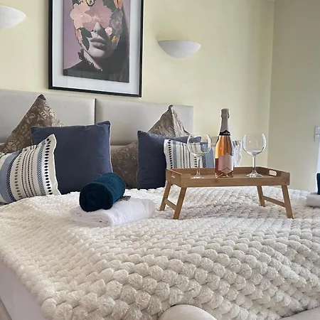 Neue Sonnige Ferienwohnung, Eigener Whirlpool, Nur 10 Min Zu Fuss Von Legoland Entfernt,80 M2 Stillvolle Nr 7 , Wunderschoener Garten Mit Terrasse, Fuer Den Ersten Fruehstueck Gefuellter Kuehlschrank,my Luxury *