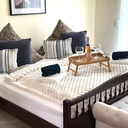 Neue Sonnige Ferienwohnung, Eigener Whirlpool, Nur 10 Min Zu Fuss Von Legoland Entfernt,80 M2 Stillvolle Nr 7 , Wunderschoener Garten Mit Terrasse, Fuer Den Ersten Fruehstueck Gefuellter Kuehlschrank,my Luxury Апартаменты *