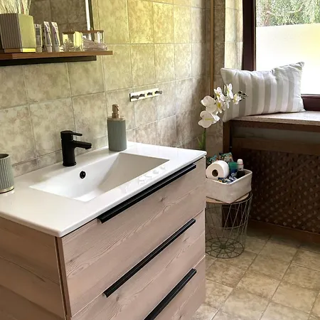 Neue Sonnige Ferienwohnung, Eigener Whirlpool, Nur 10 Min Zu Fuss Von Legoland Entfernt,80 M2 Stillvolle Nr 7 , Wunderschoener Garten Mit Terrasse, Fuer Den Ersten Fruehstueck Gefuellter Kuehlschrank,my Luxury Appartement Kleinkötz