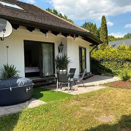 Neue Sonnige Ferienwohnung, Eigener Whirlpool, Nur 10 Min Zu Fuss Von Legoland Entfernt,80 M2 Stillvolle Nr 7 , Wunderschoener Garten Mit Terrasse, Fuer Den Ersten Fruehstueck Gefuellter Kuehlschrank,my Luxury